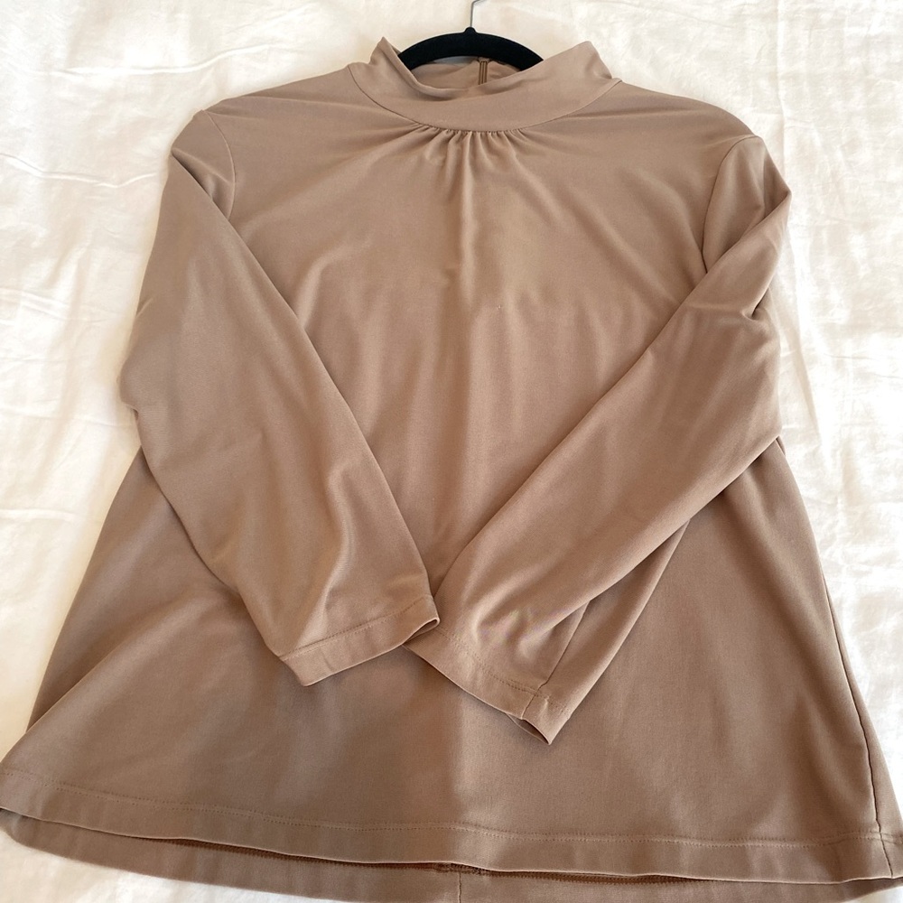 Doncaster sport back zip blouse